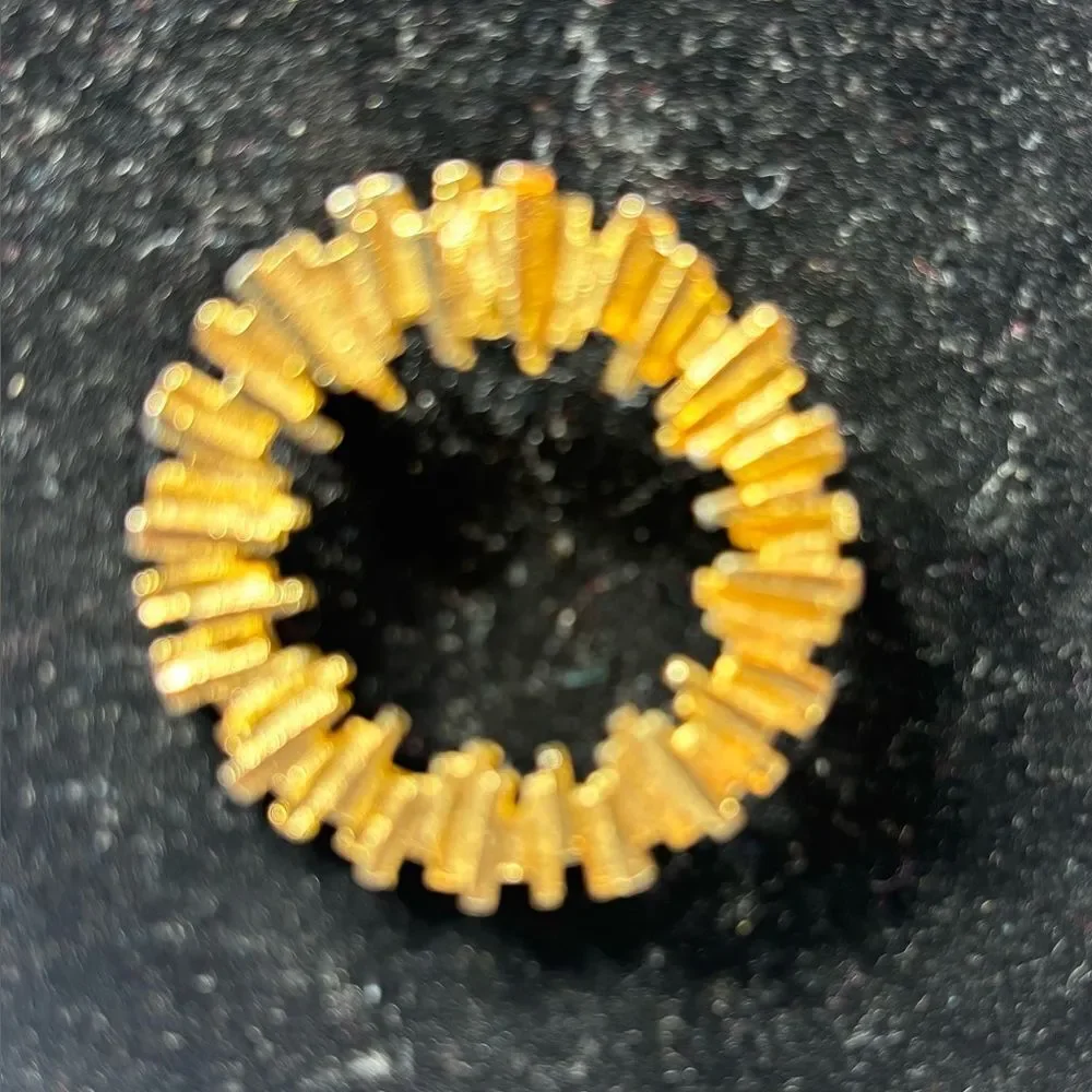 Vintage Goldtone Round Brooch Excellent Preloved Condition